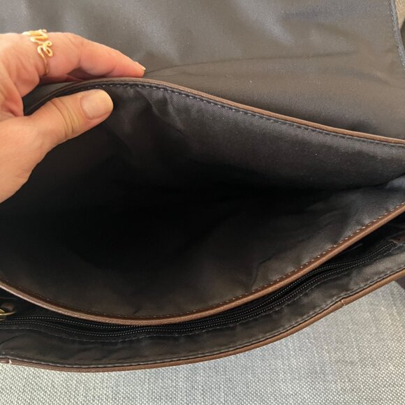 Fossil Messenger Bag in Chocolate Brown Leather, Super Cute, Barely Used - Picture 10 of 14